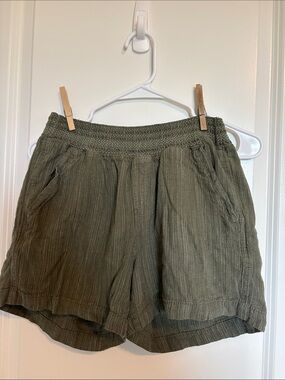 Briggs New York Olive Green High-Waist Smocked Shorts